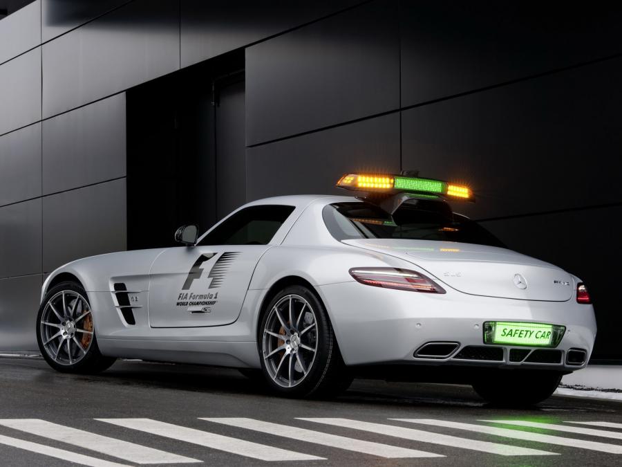  Mercedes-Benz SLS AMG F1 Safety Car 2010 года  (фото 36 из 46)